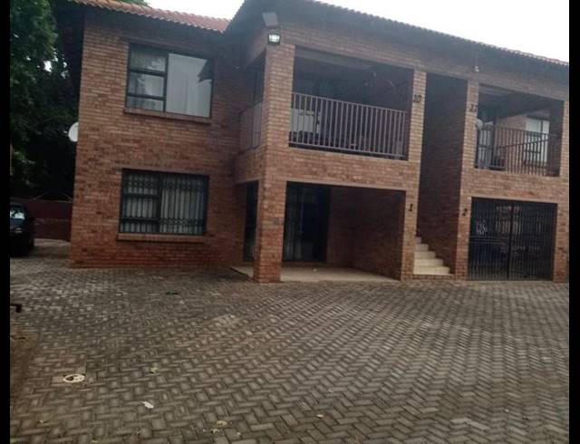 2 BEDROOM APARTMENT FOR SALE IN FLORIDA LAKE
